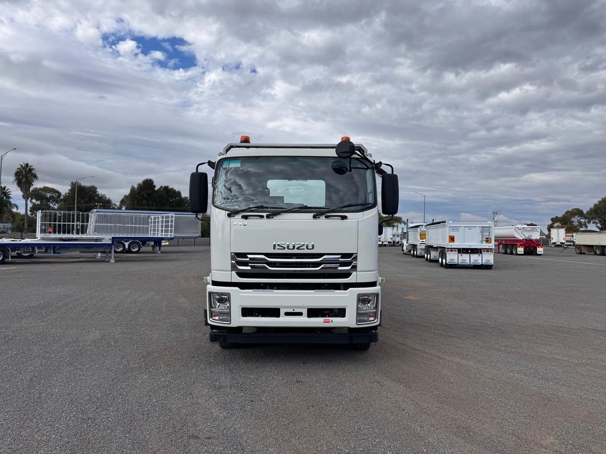 2023 Isuzu F Series Fyj300-350 image 2
