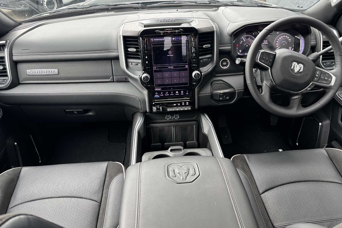 2025 RAM 2500 Laramie DJ MY25 4X4 Dual Range image 13