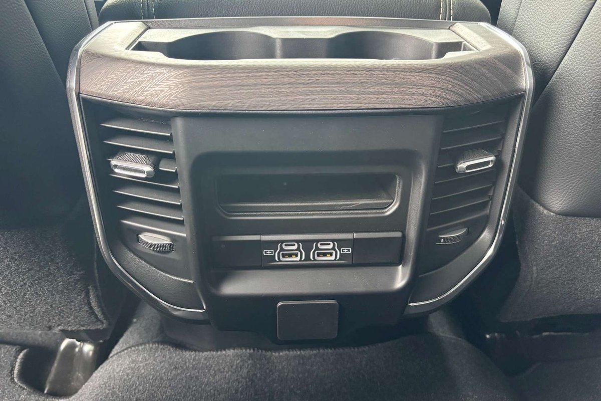 2025 RAM 2500 Laramie DJ MY25 4X4 Dual Range image 14