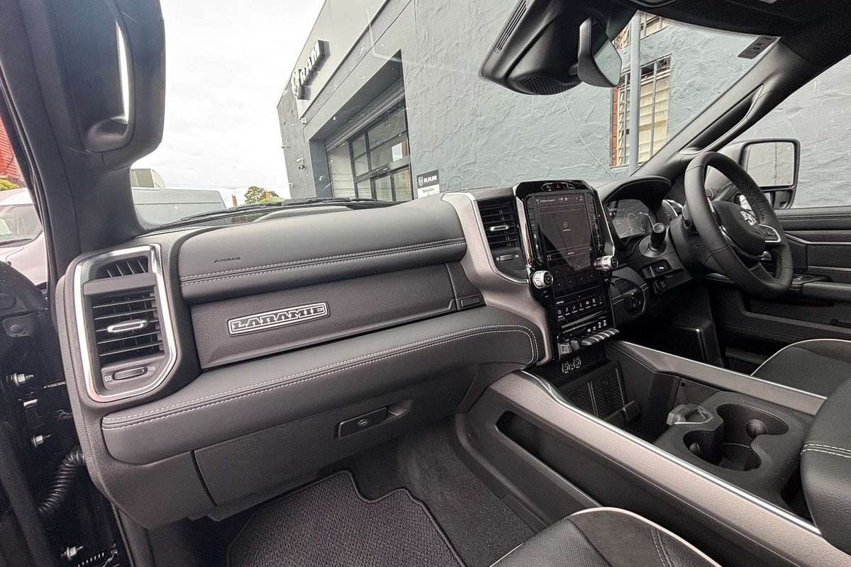 2025 RAM 2500 Laramie DJ MY25 4X4 Dual Range image 16