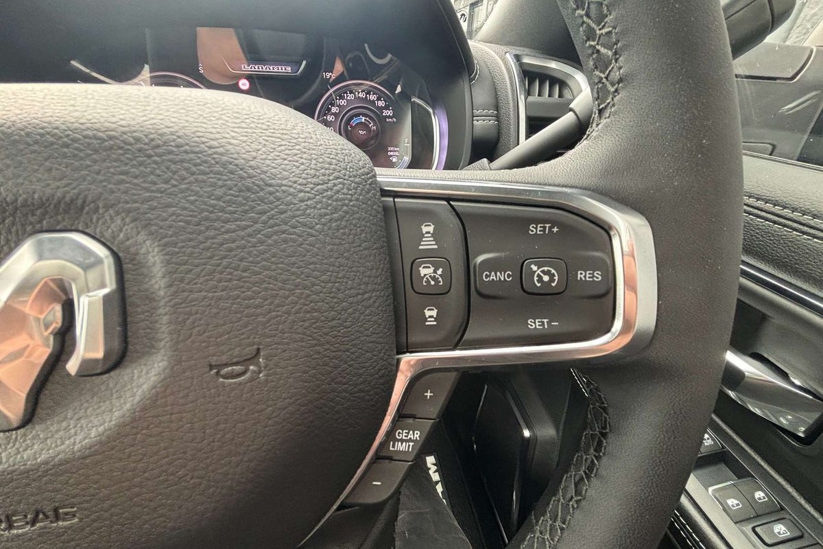 2025 RAM 2500 Laramie DJ MY25 4X4 Dual Range image 23