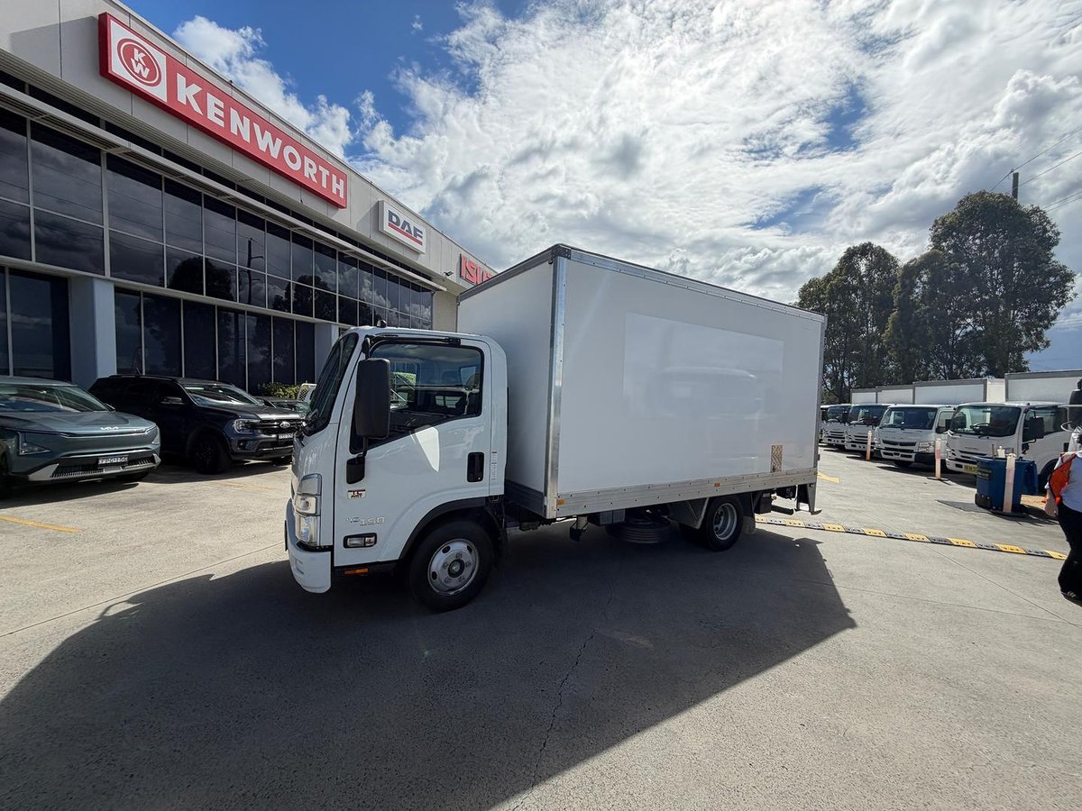 2022 Isuzu N Series NNR 45-150 image 9