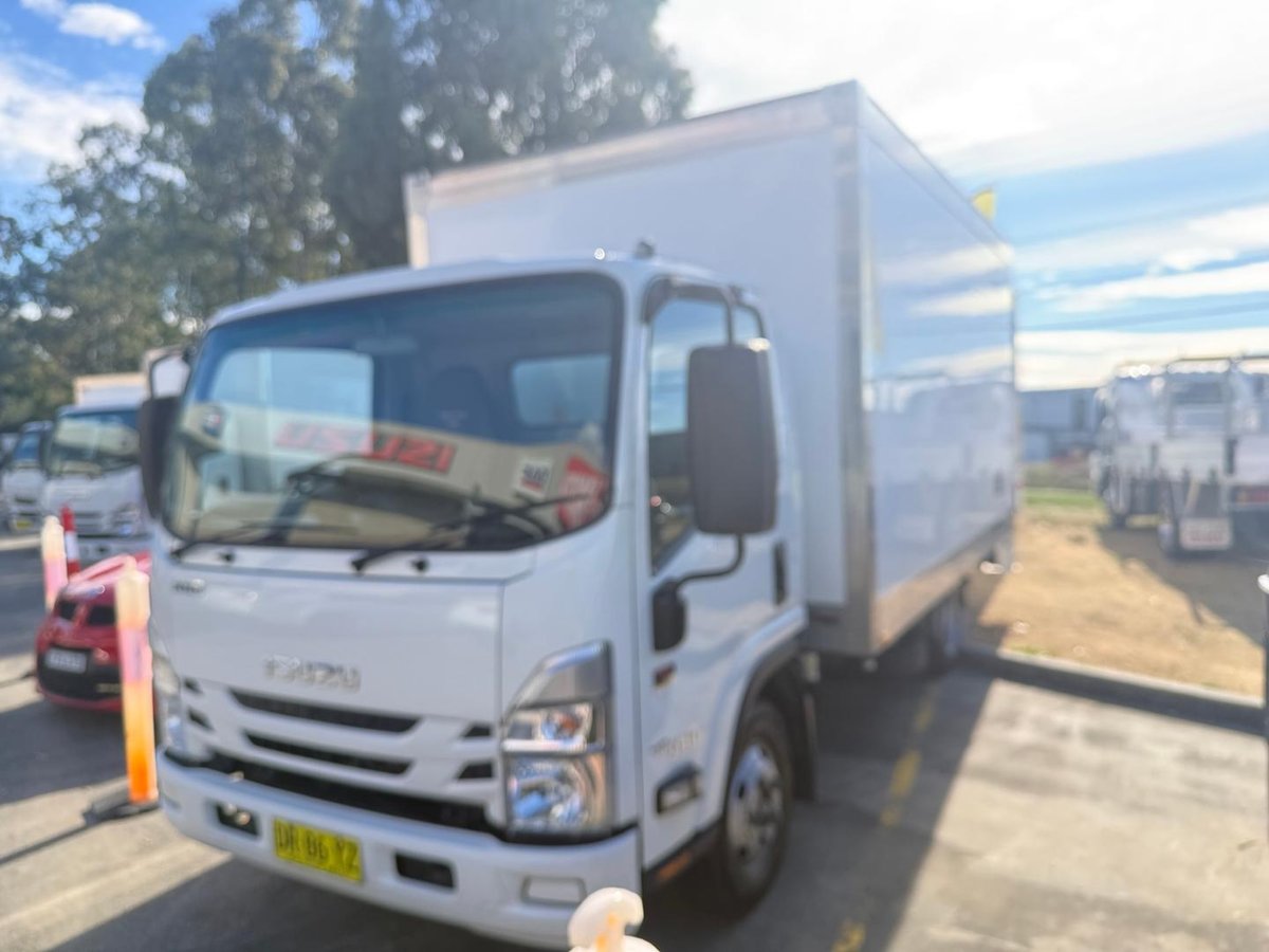 2023 Isuzu N Series NNR 45-150 Vanpack image 10