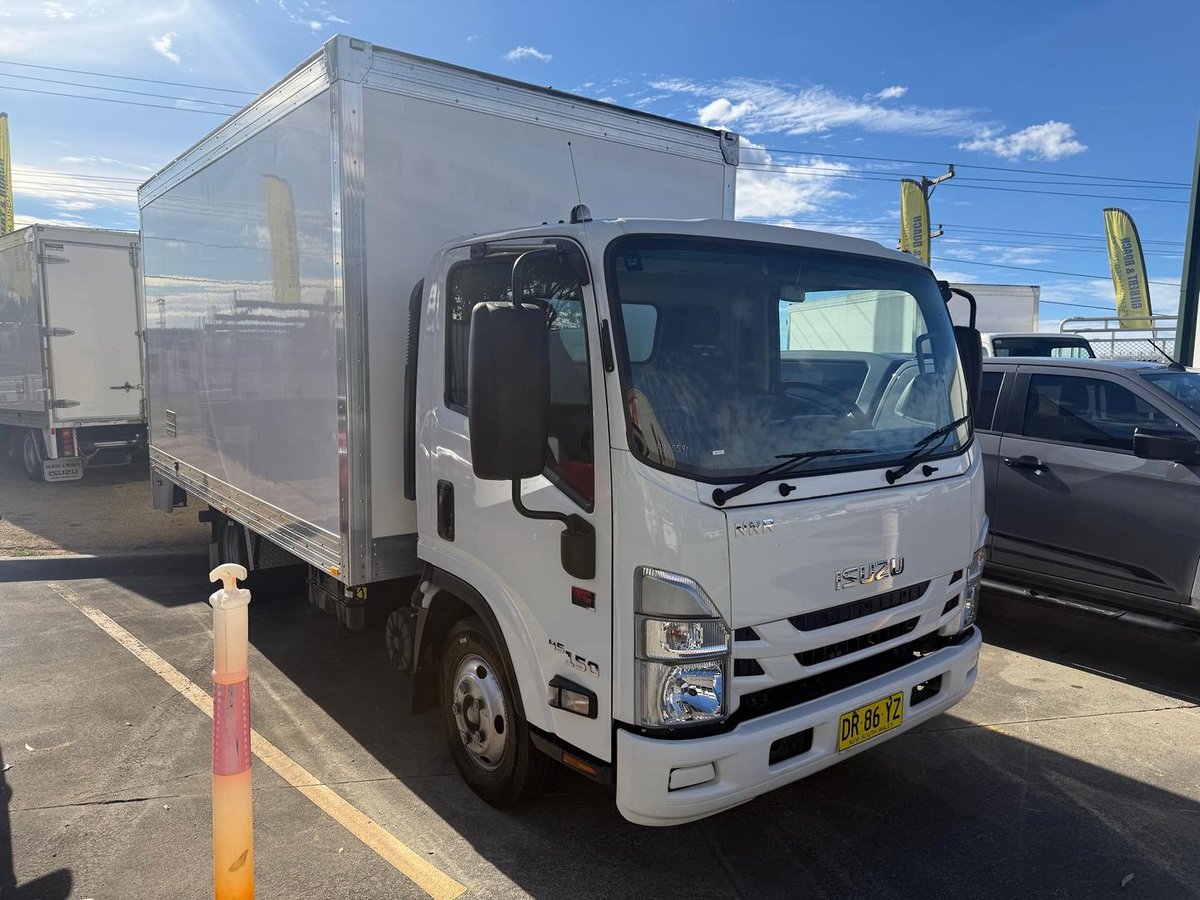 2023 Isuzu N Series NNR 45-150 Vanpack image 24