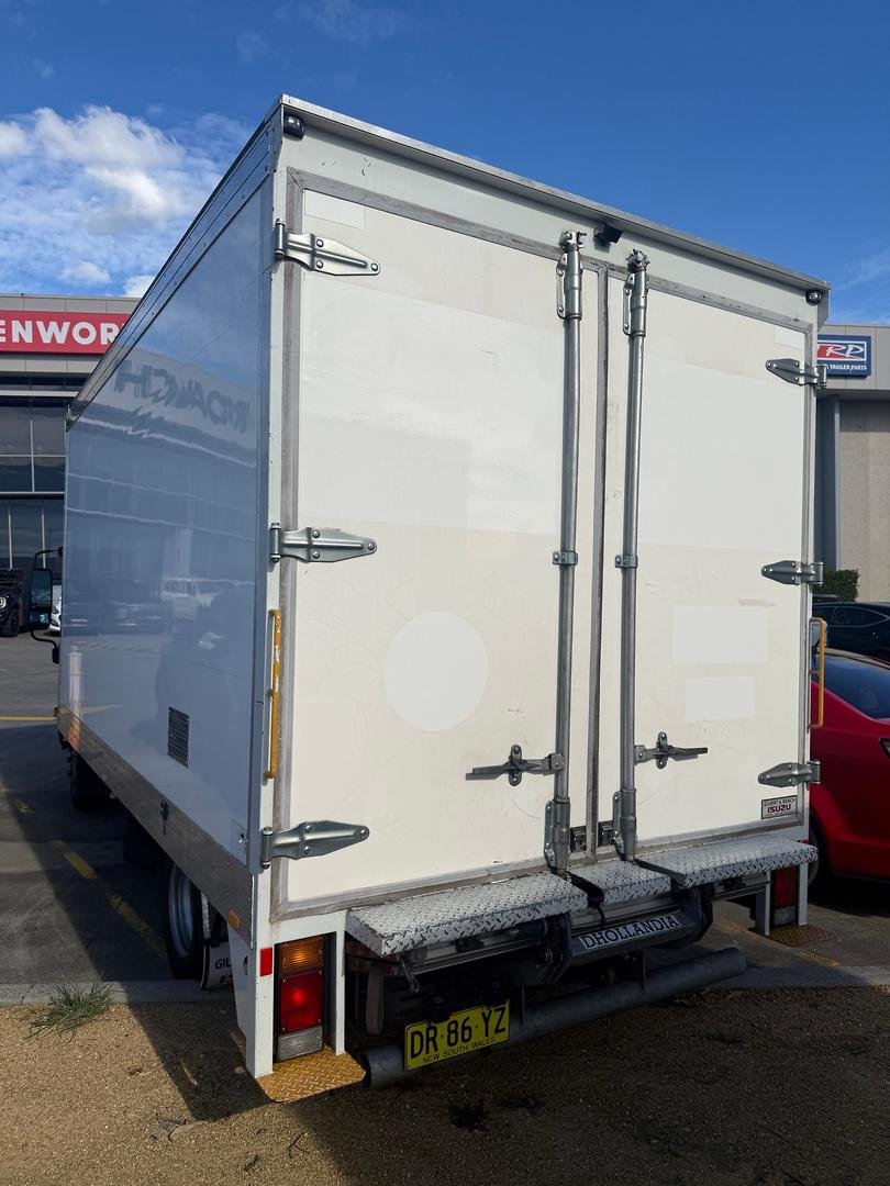 2023 Isuzu N Series NNR 45-150 Vanpack image 22