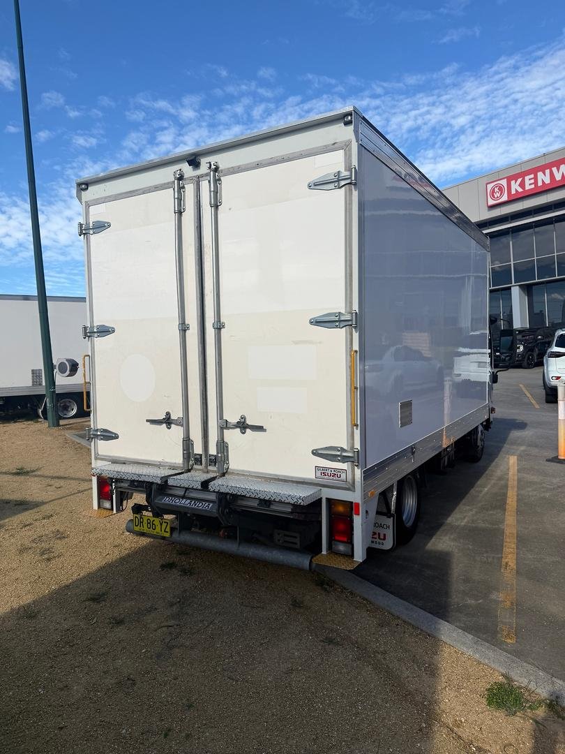 2023 Isuzu N Series NNR 45-150 Vanpack image 19