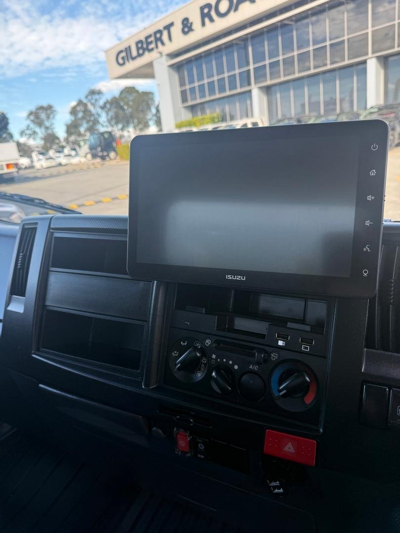 2023 Isuzu N Series NNR 45-150 Vanpack image 13