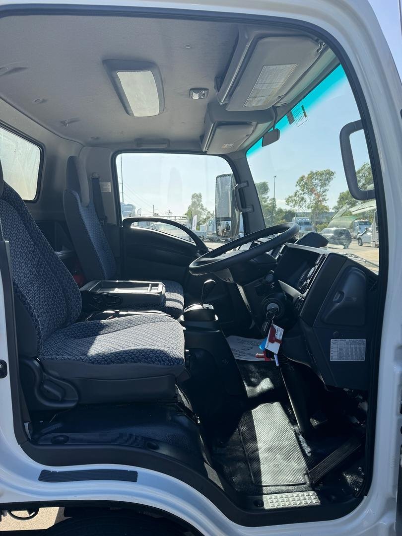 2022 Isuzu N Series NNR 45-150 image 15