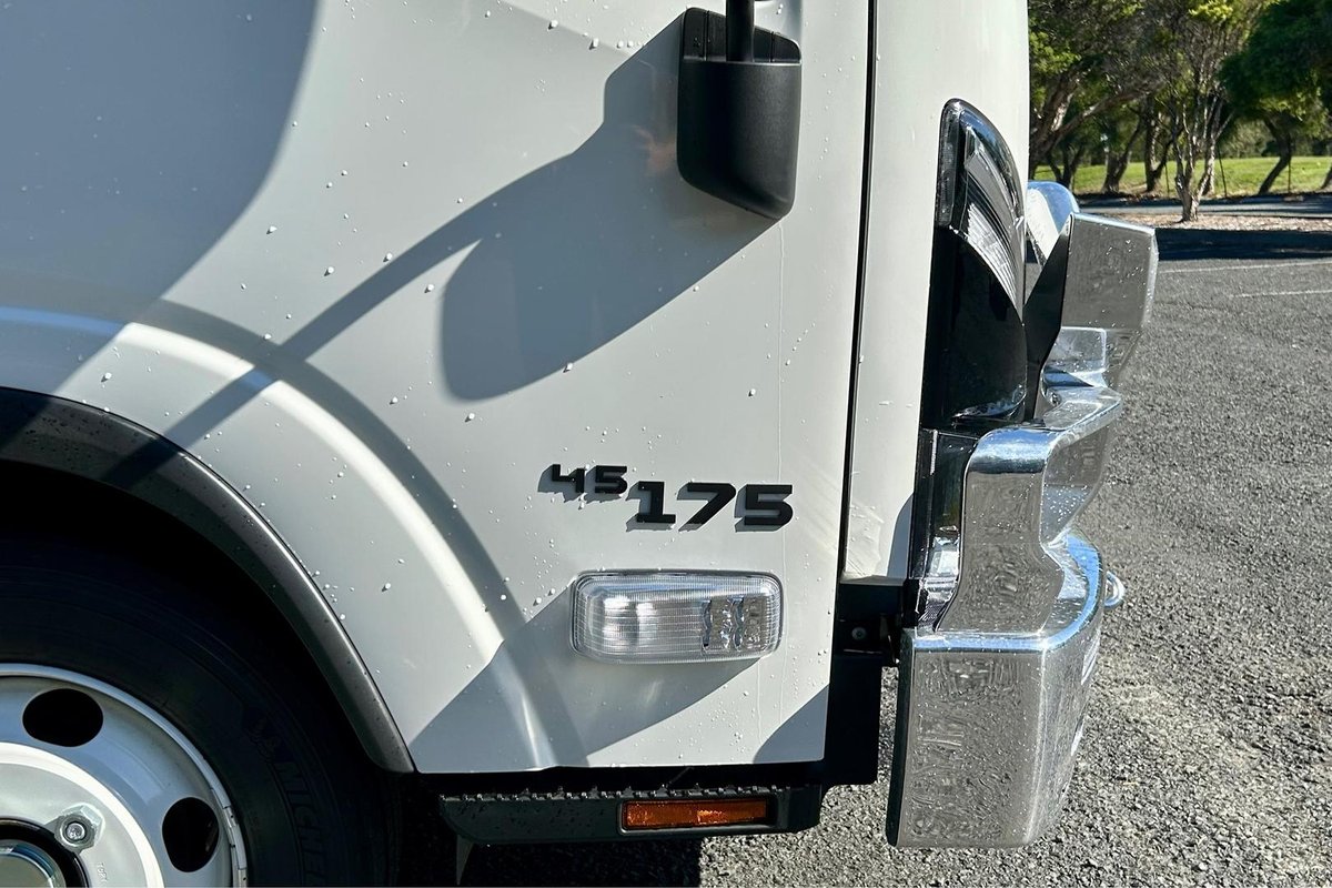 2026 Isuzu N Series NPR 45/65-175 MT D28 Tradepack image 9