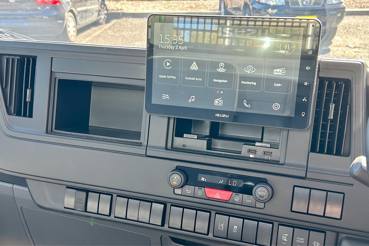 2026 Isuzu N Series NPR 45/65-175 MT D28 Tradepack image 18
