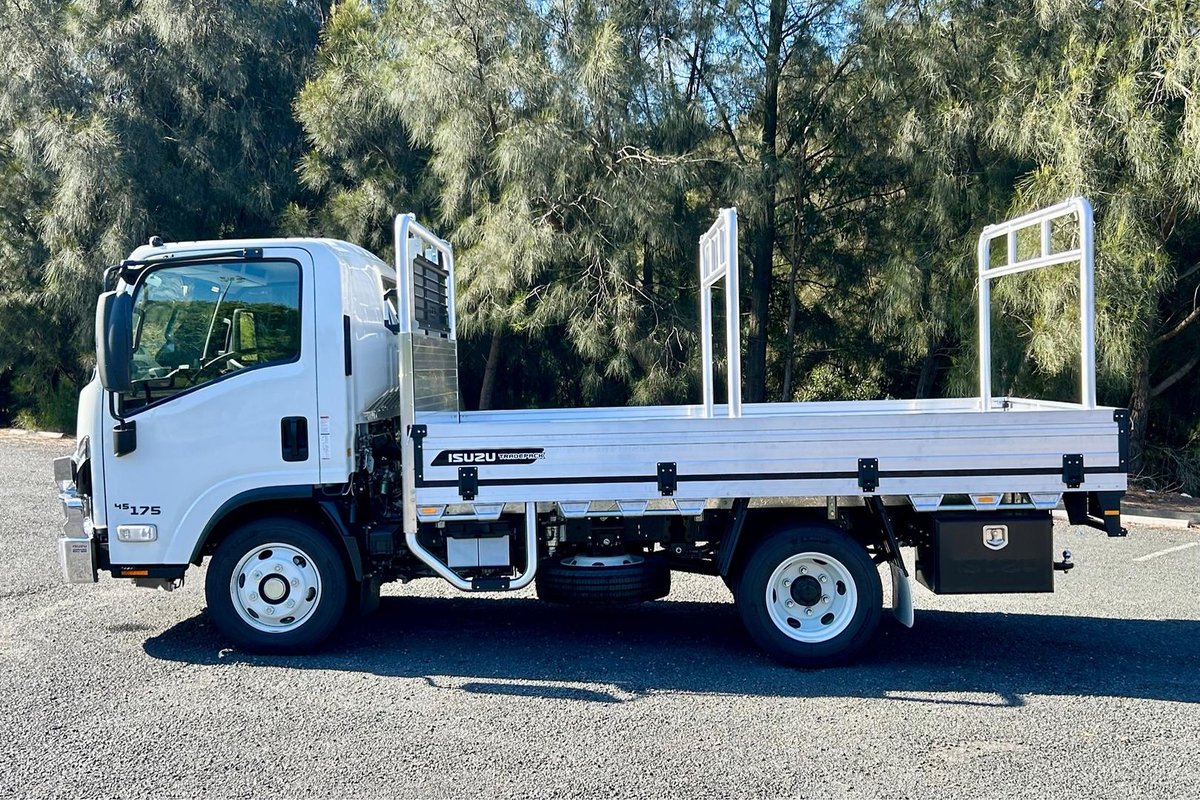 2026 Isuzu N Series NPR 45/65-175 MT D28 Tradepack image 6