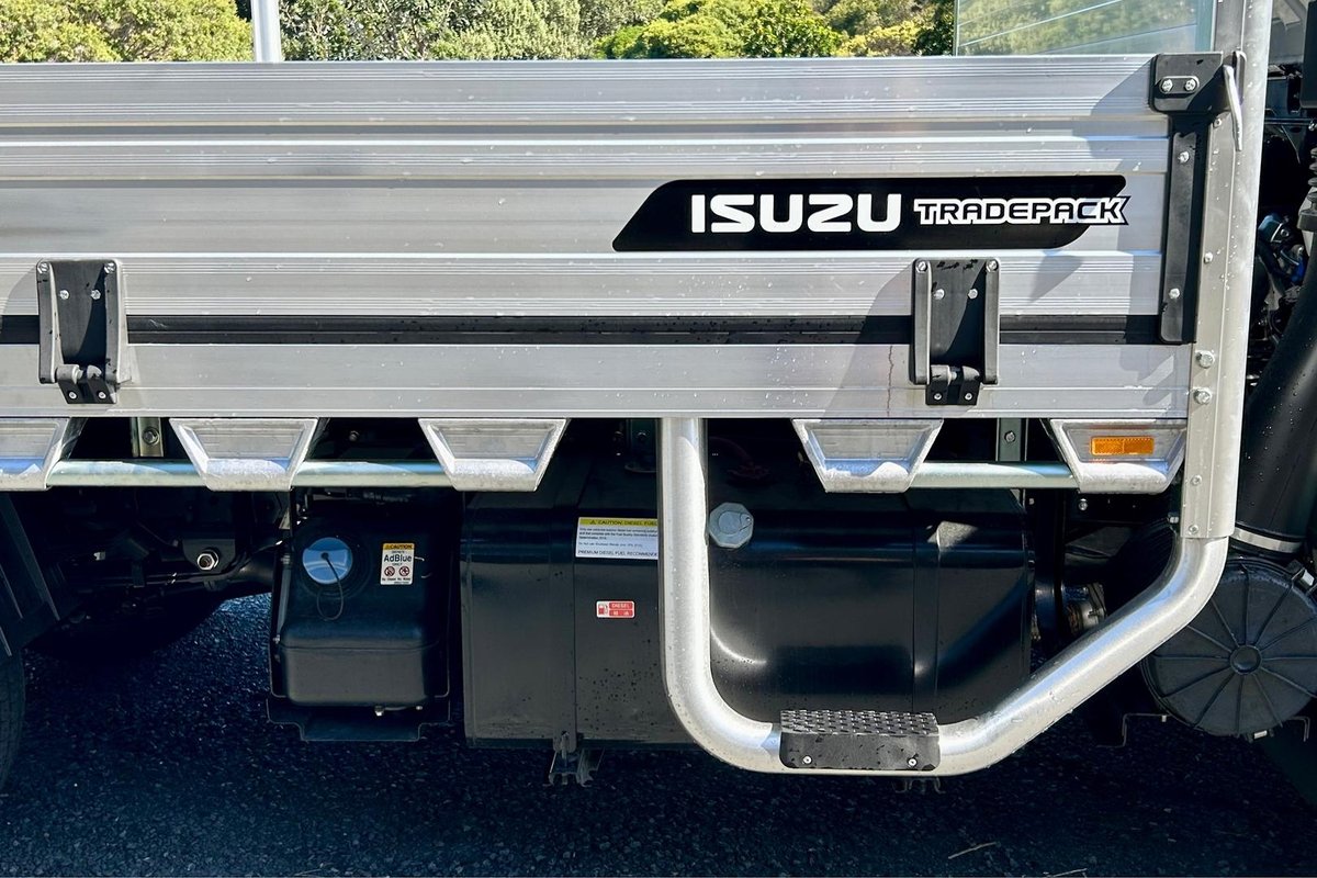 2026 Isuzu N Series NPR 45/65-175 MT D28 Tradepack image 11