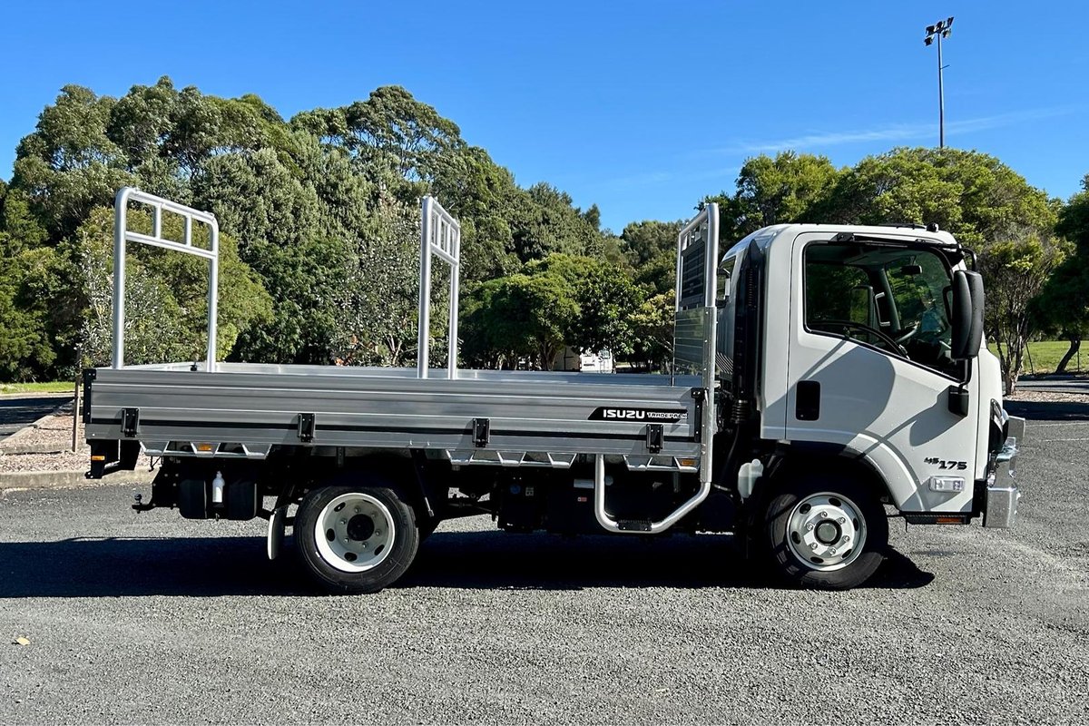 2026 Isuzu N Series NPR 45/65-175 MT D28 Tradepack image 2