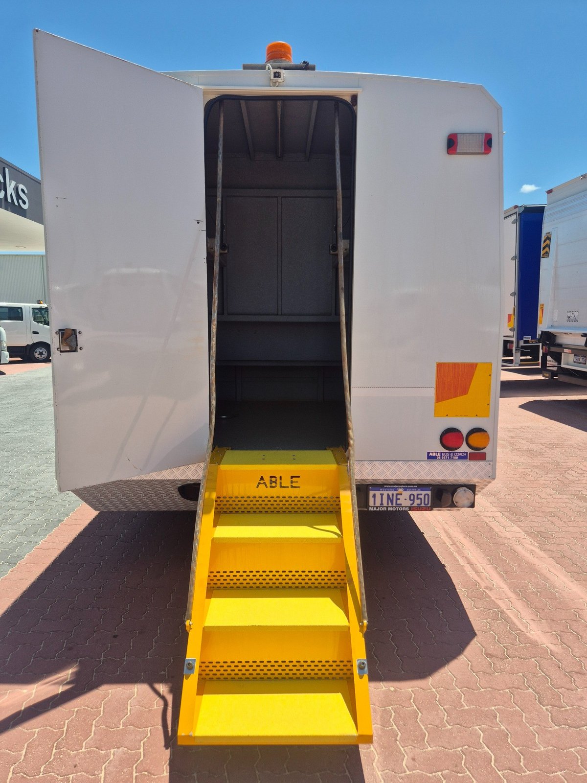 2012 Isuzu Trucks Frr500 30 Seat Bus image 39