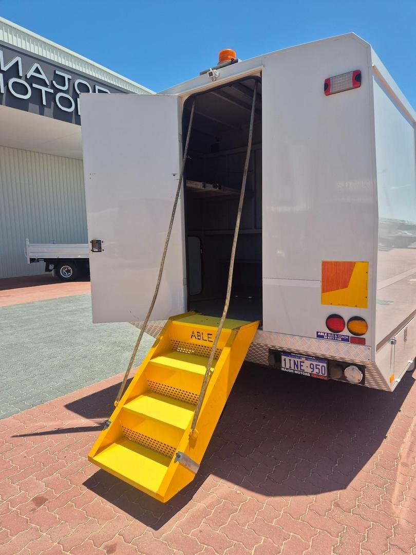 2012 Isuzu Frr500 30 Seat Bus image 26