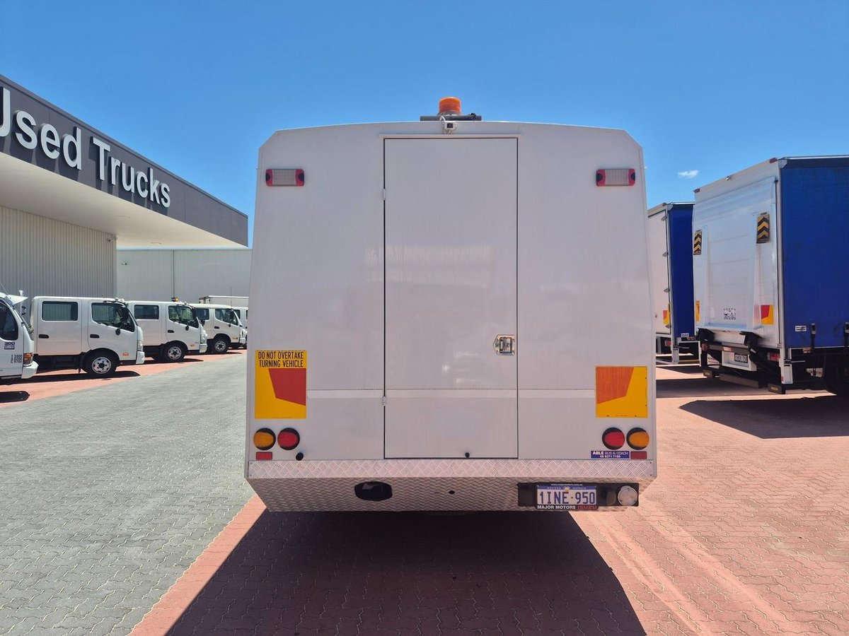 2012 Isuzu Frr500 30 Seat Bus image 16