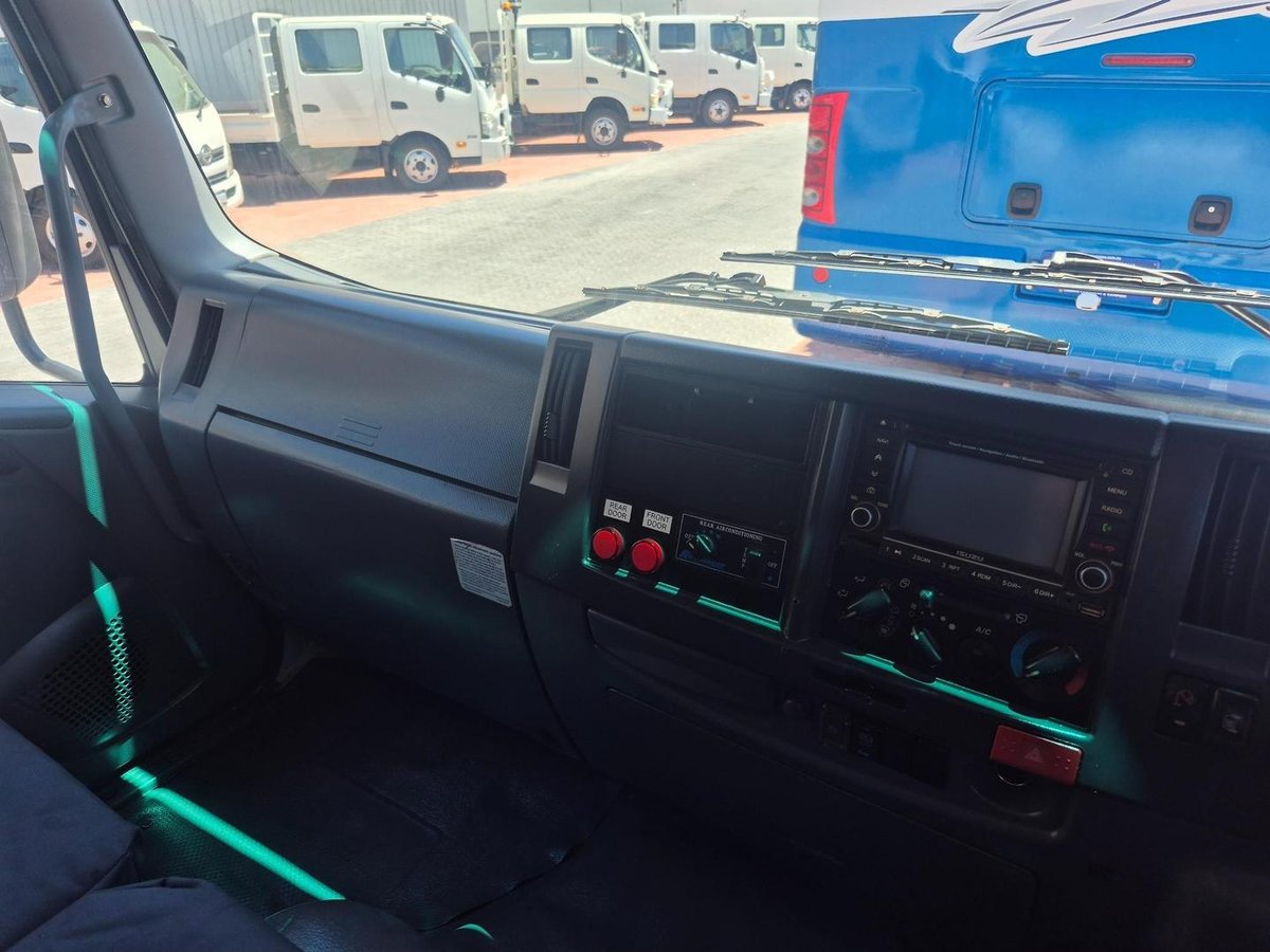 2012 Isuzu Frr500 30 Seat Bus image 11
