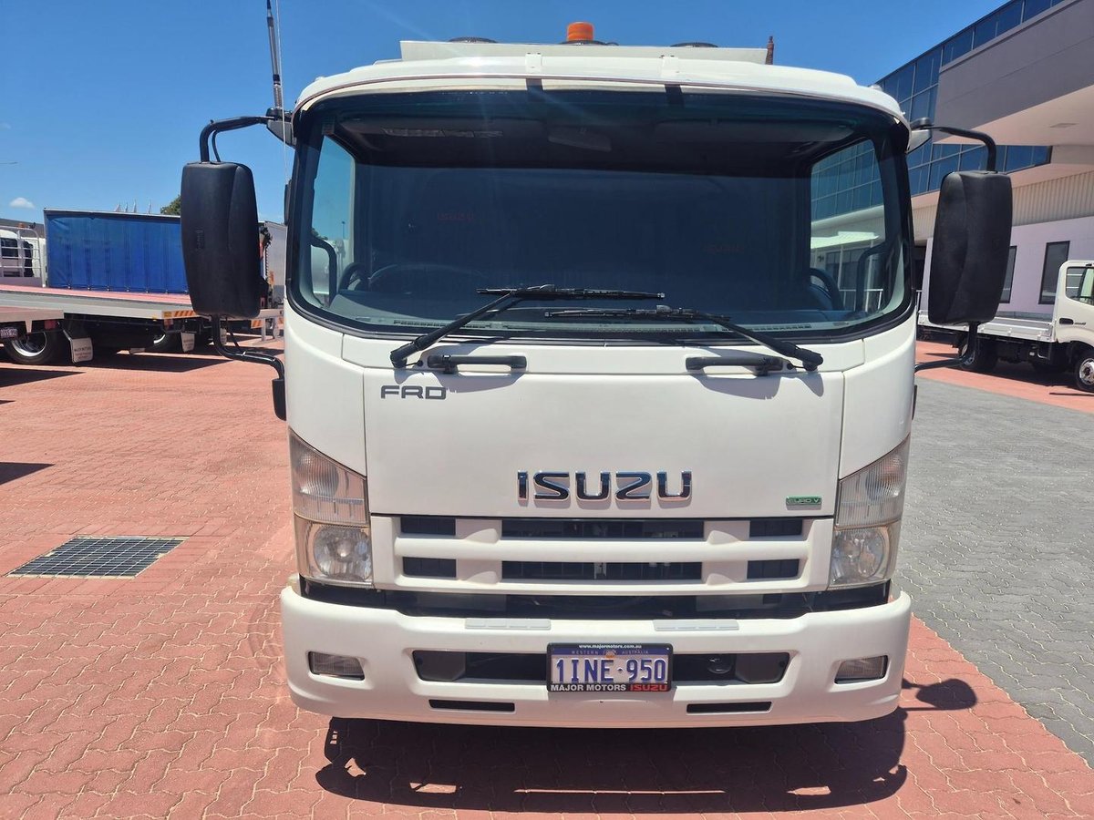 2012 Isuzu Frr500 30 Seat Bus image 3