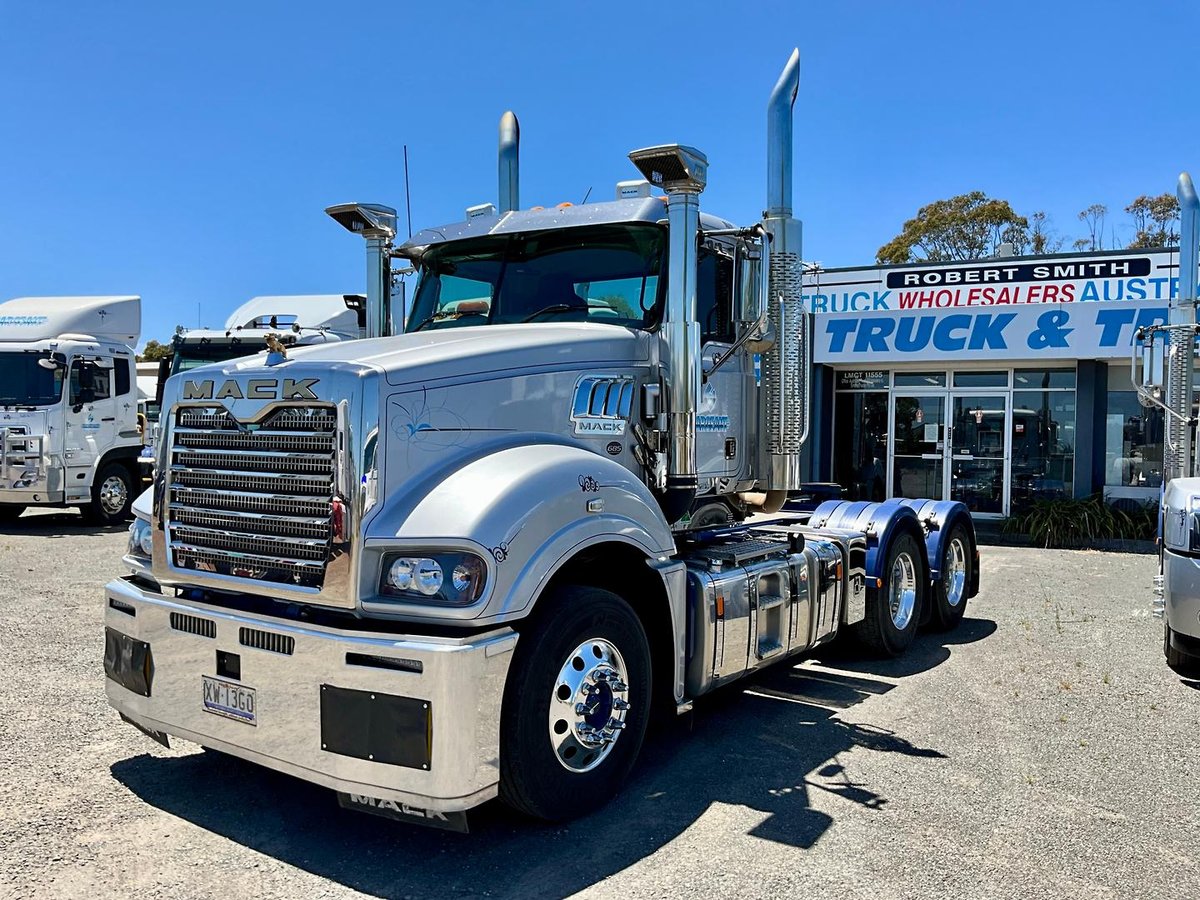 2023 Mack Superliner M