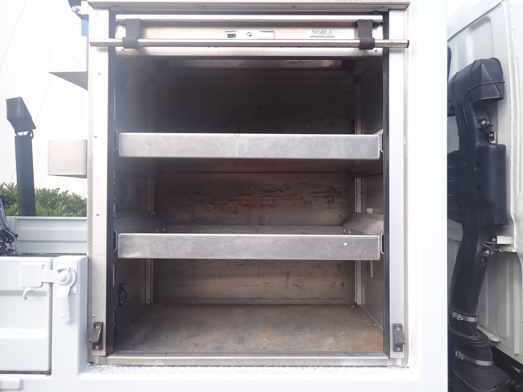 2018 Mitsubishi Canter 918 image 14