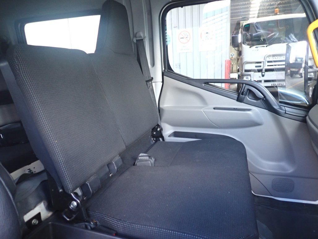 2018 Mitsubishi Canter 918 image 16