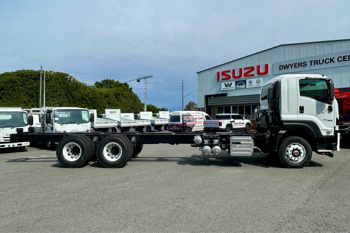 2025 Isuzu F Series FXY 260-355 AT R63 image 2
