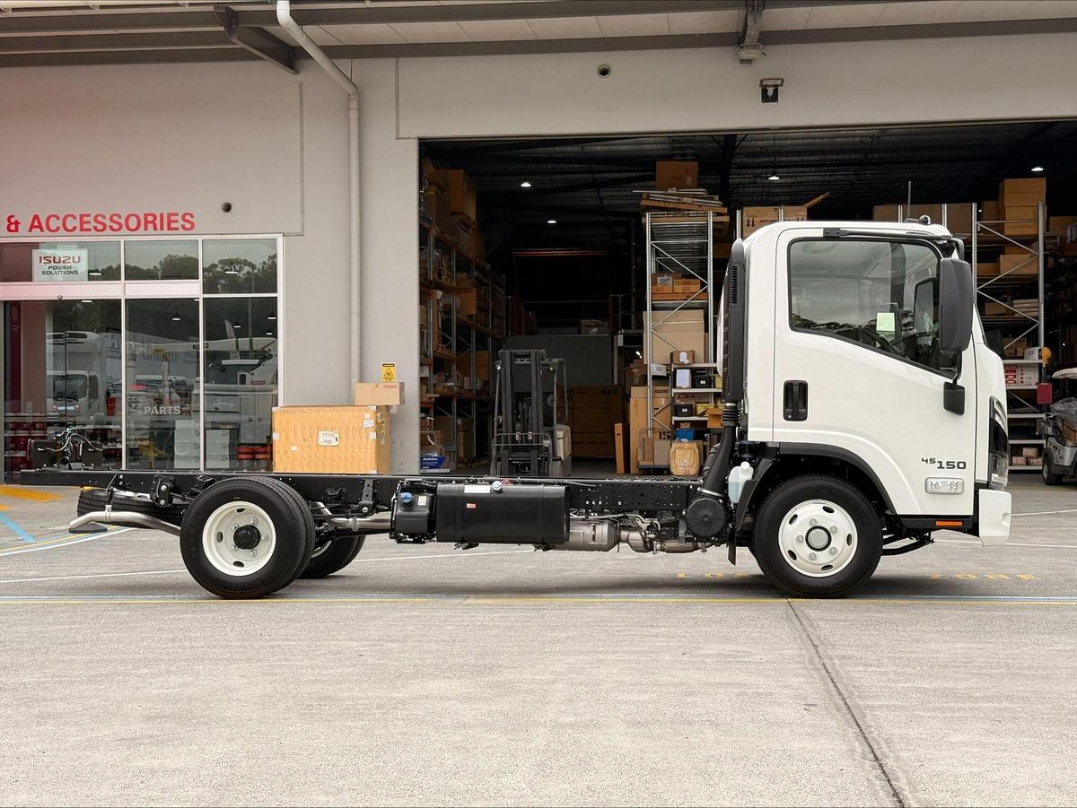 2026 Isuzu N Series image 8