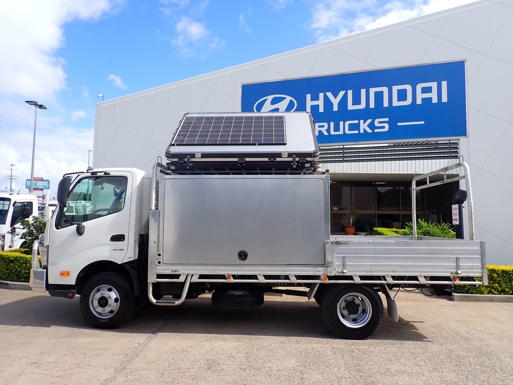 2021 Hino Dutro 721 image 2