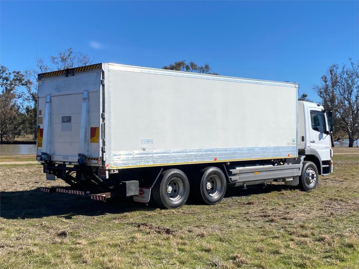 2008 Mercedes-benz Atego 2324 image 10