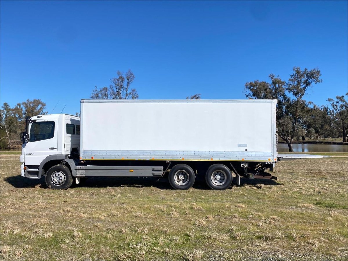 2008 Mercedes-benz Atego 2324 image 2