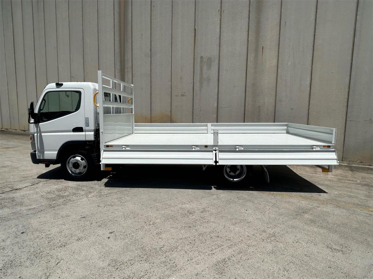 2017 Mitsubishi Canter Canter image 3