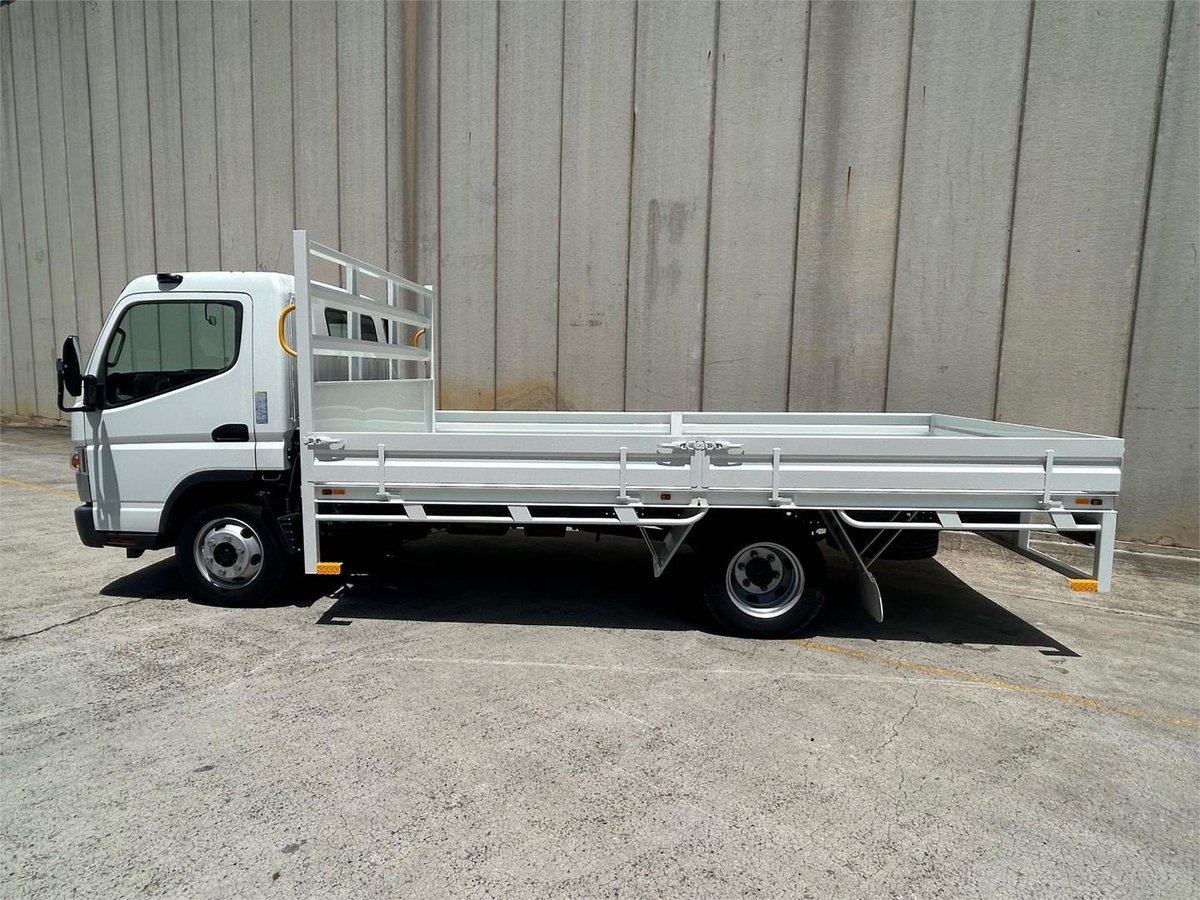 2017 Mitsubishi Canter Canter image 2
