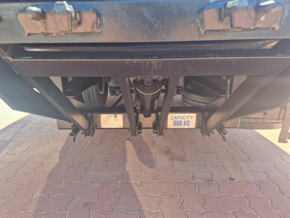 2006 Isuzu Frd500 6 Ton Tray And Lift image 9
