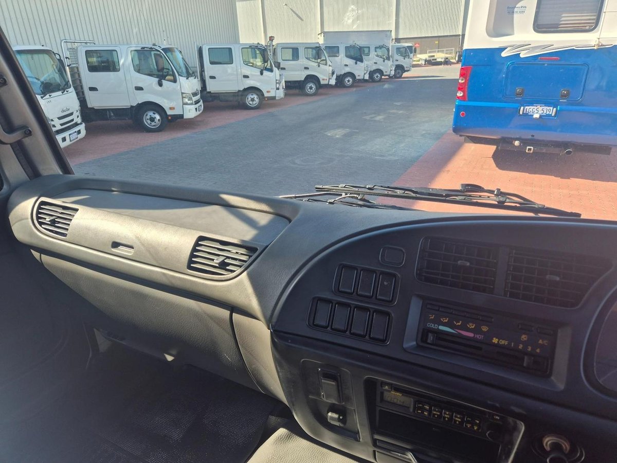 2006 Isuzu Frd500 6 Ton Tray And Lift image 5