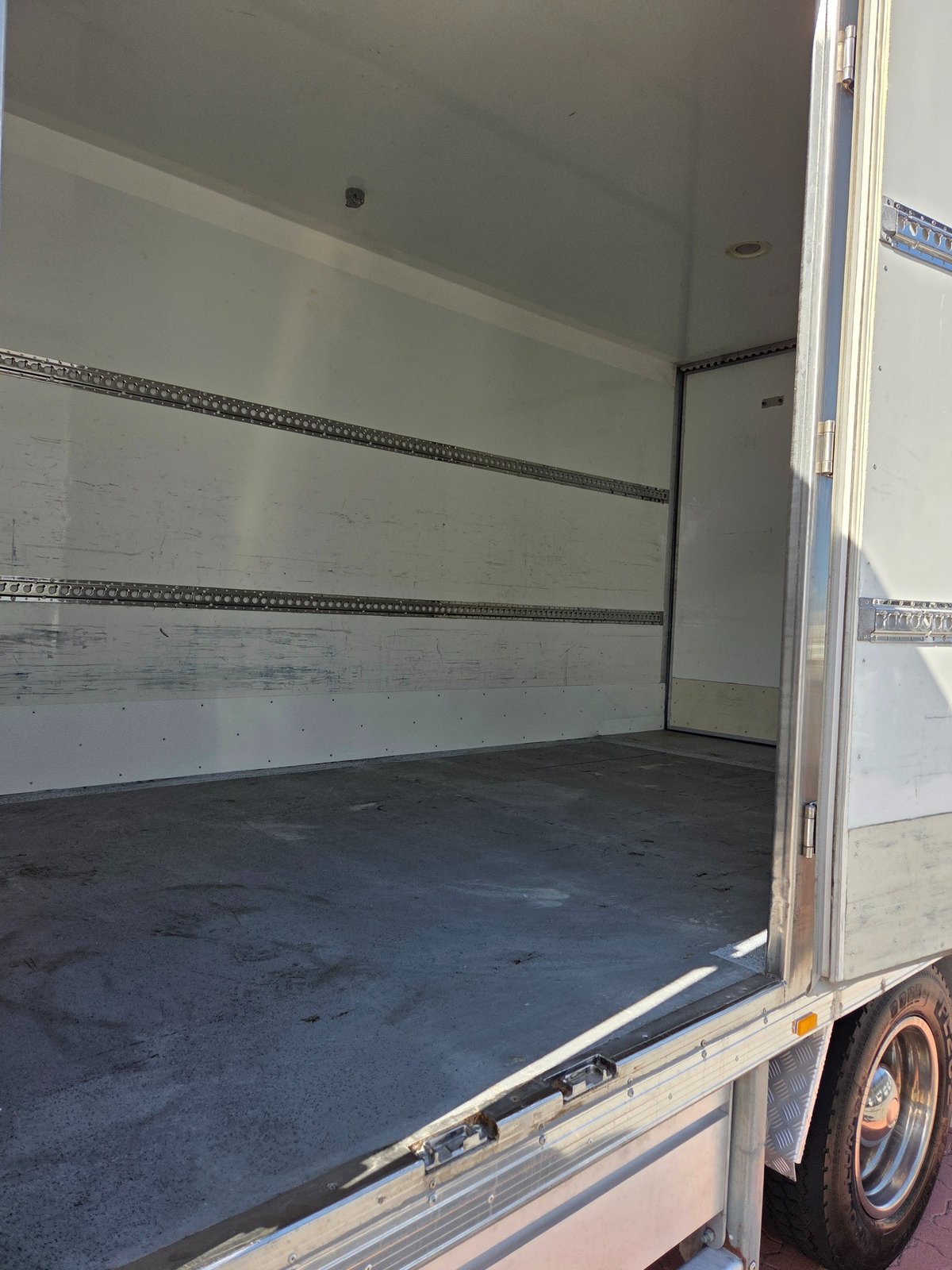2019 Isuzu Trucks Fsd 140/120-260 Auto 8 Pallet Freezer image 13