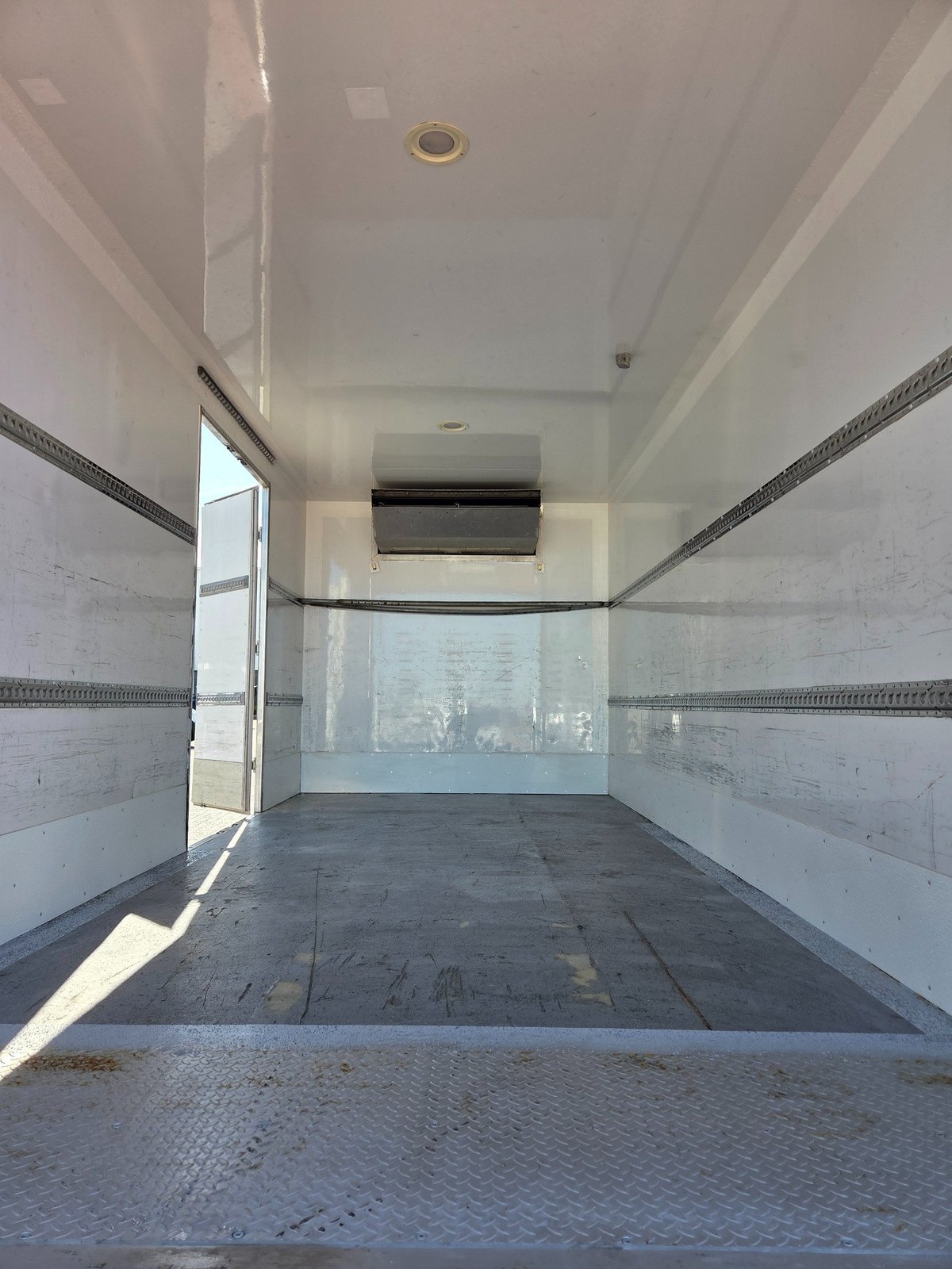 2019 Isuzu Trucks Fsd 140/120-260 Auto 8 Pallet Freezer image 23
