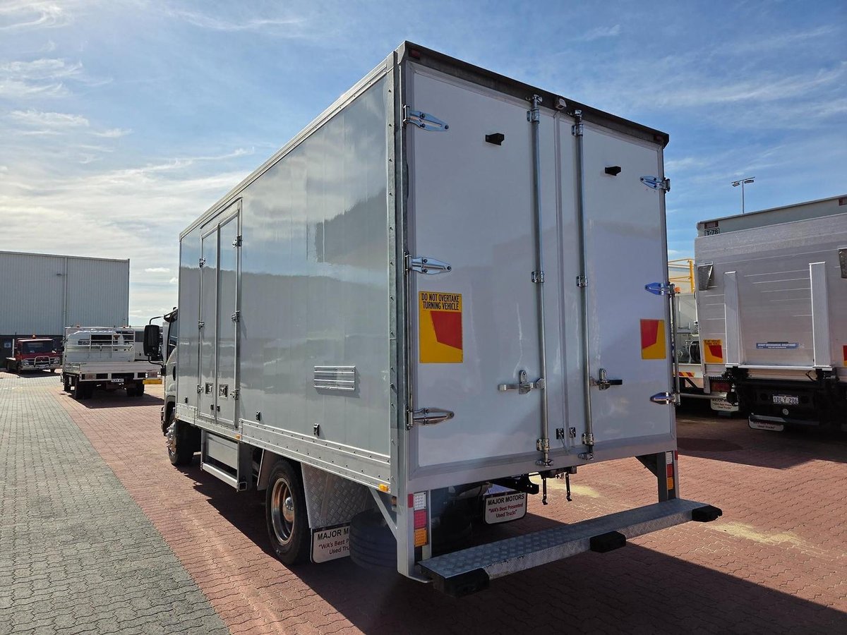 2019 Isuzu Fsd 140/120-260 Auto 8 Pallet Freezer image 17