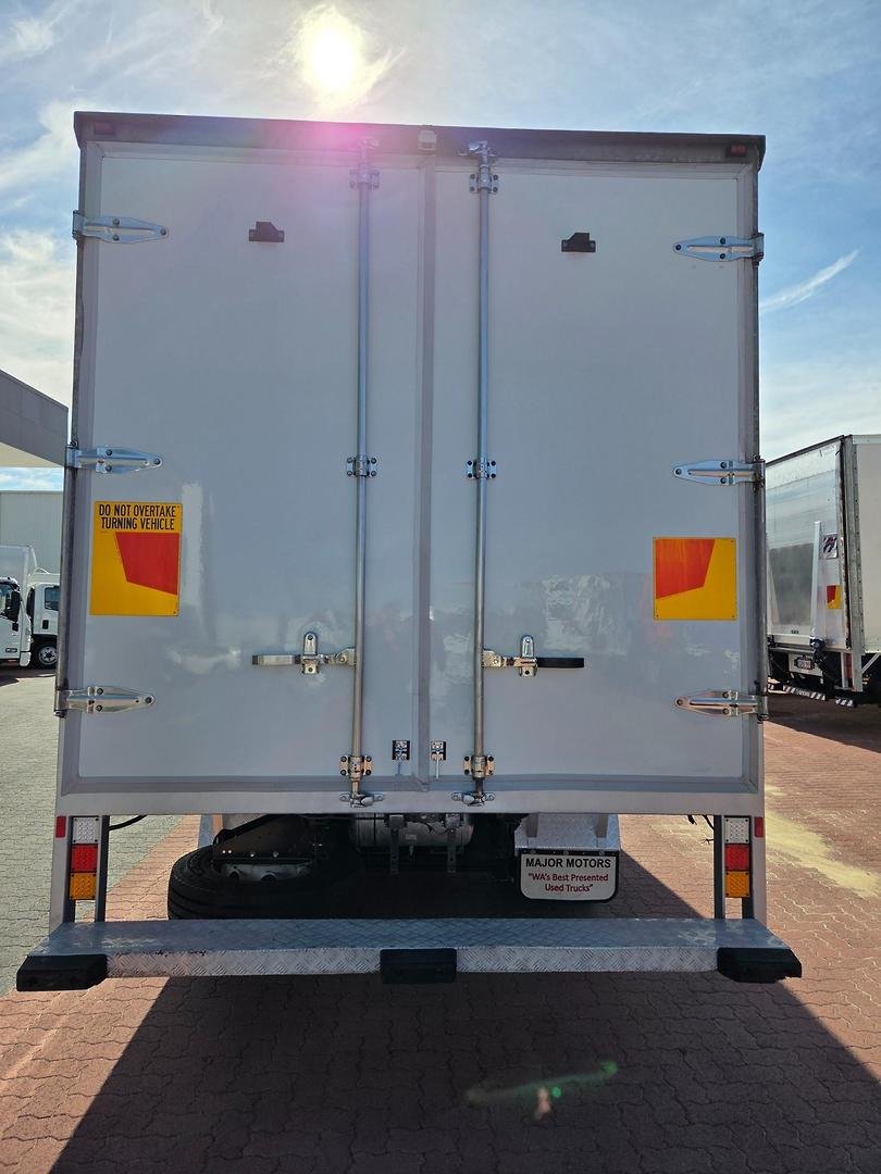 2019 Isuzu Fsd 140/120-260 Auto 8 Pallet Freezer image 19