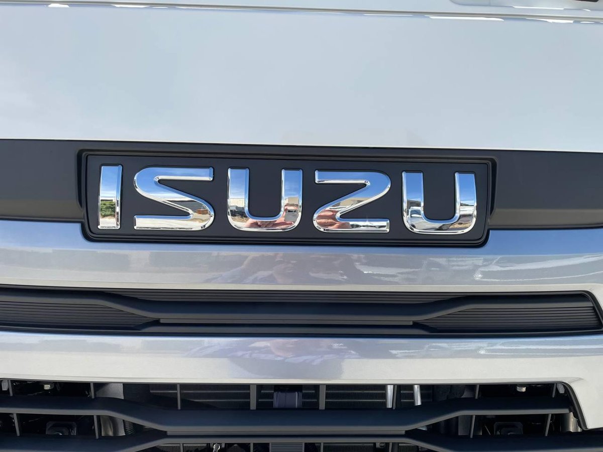2025 Isuzu F Series image 9