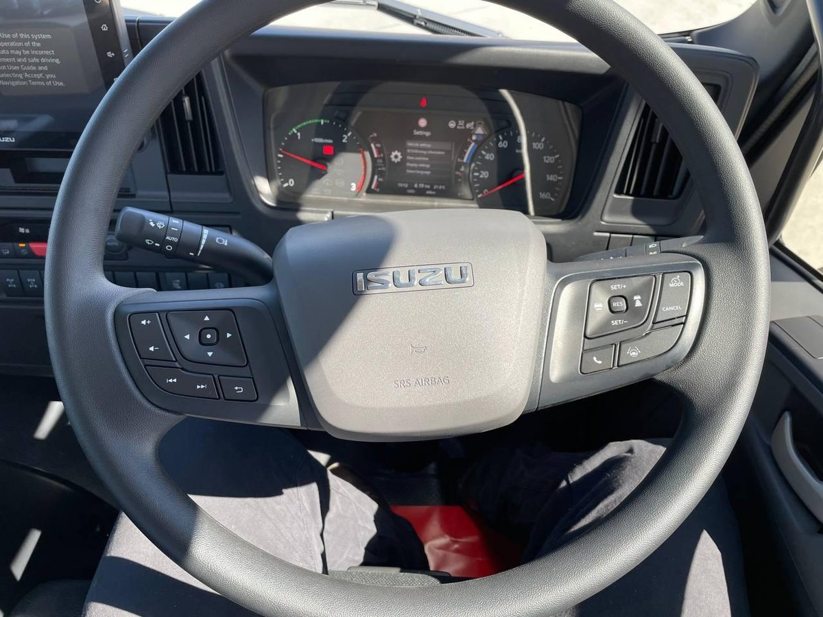2025 Isuzu F Series image 17