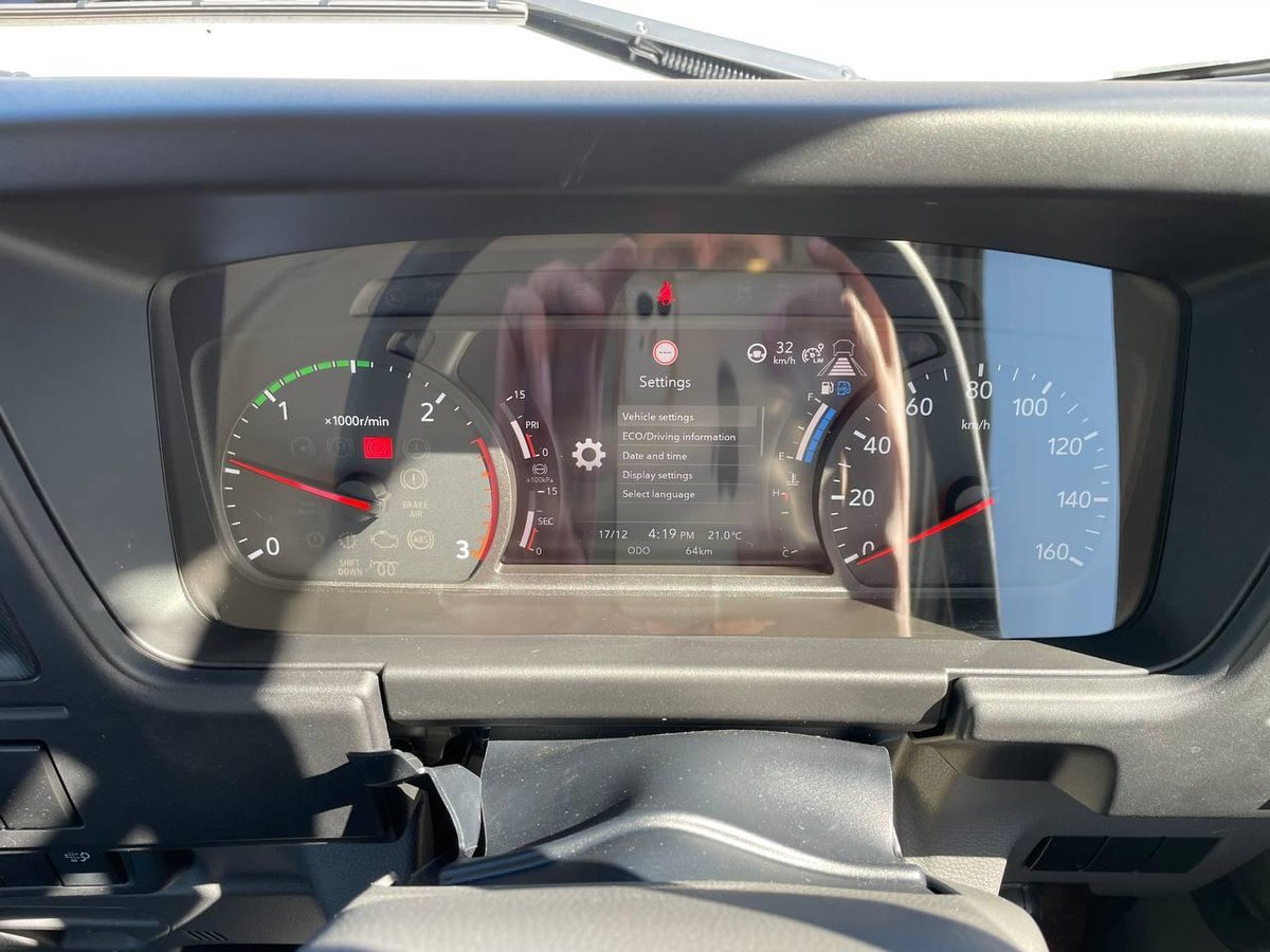 2025 Isuzu F Series image 18