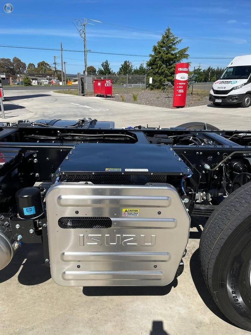 2025 Isuzu F Series image 14