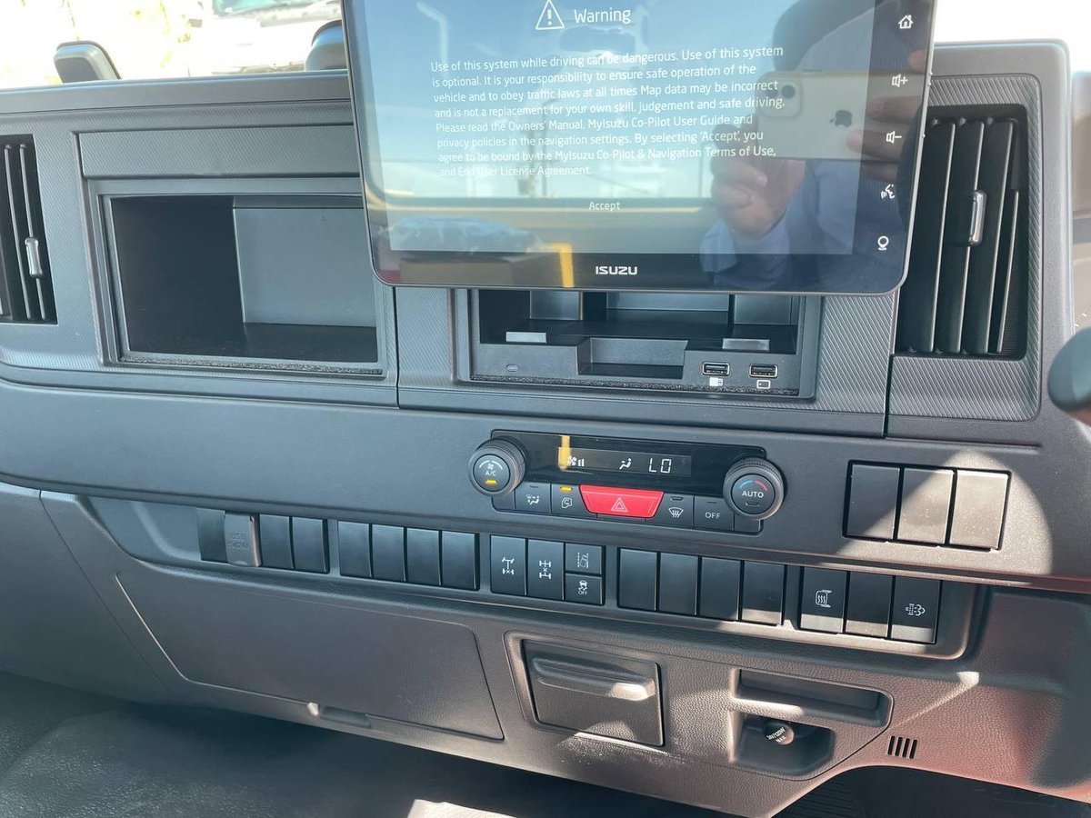2025 Isuzu F Series image 22