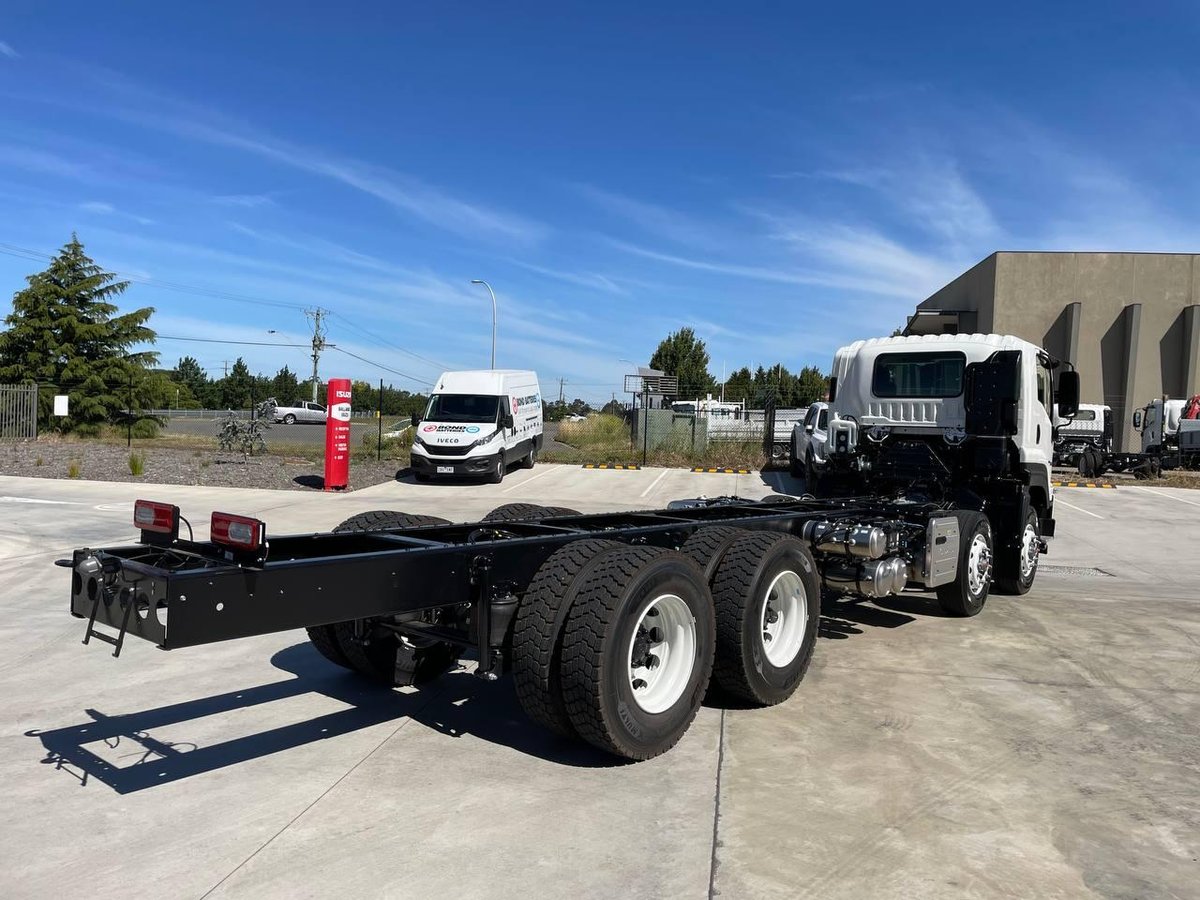 2025 Isuzu F Series image 7