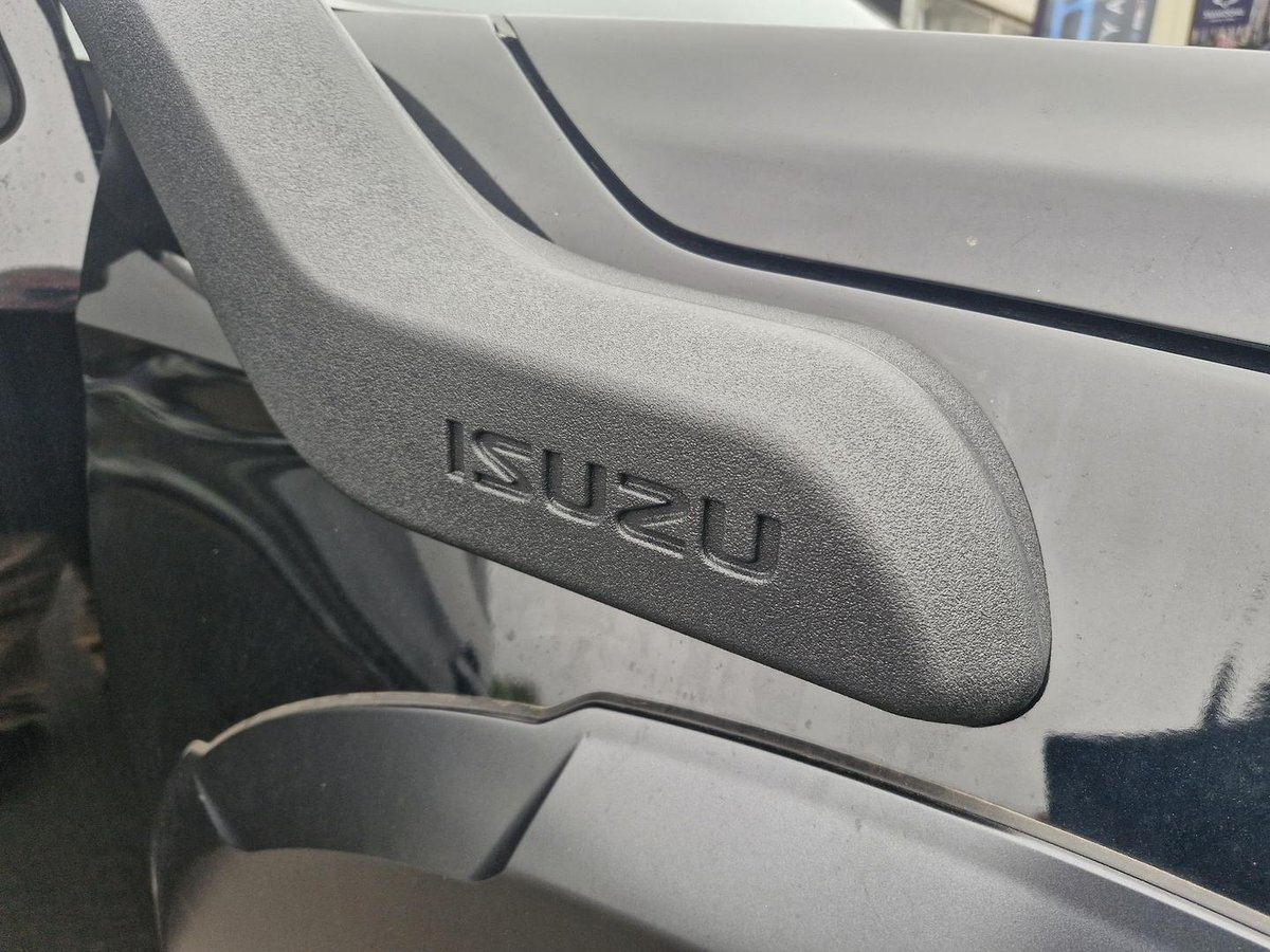 2026 Isuzu D-MAX X-TERRAIN MY25.5 4X4 Dual Range image 17