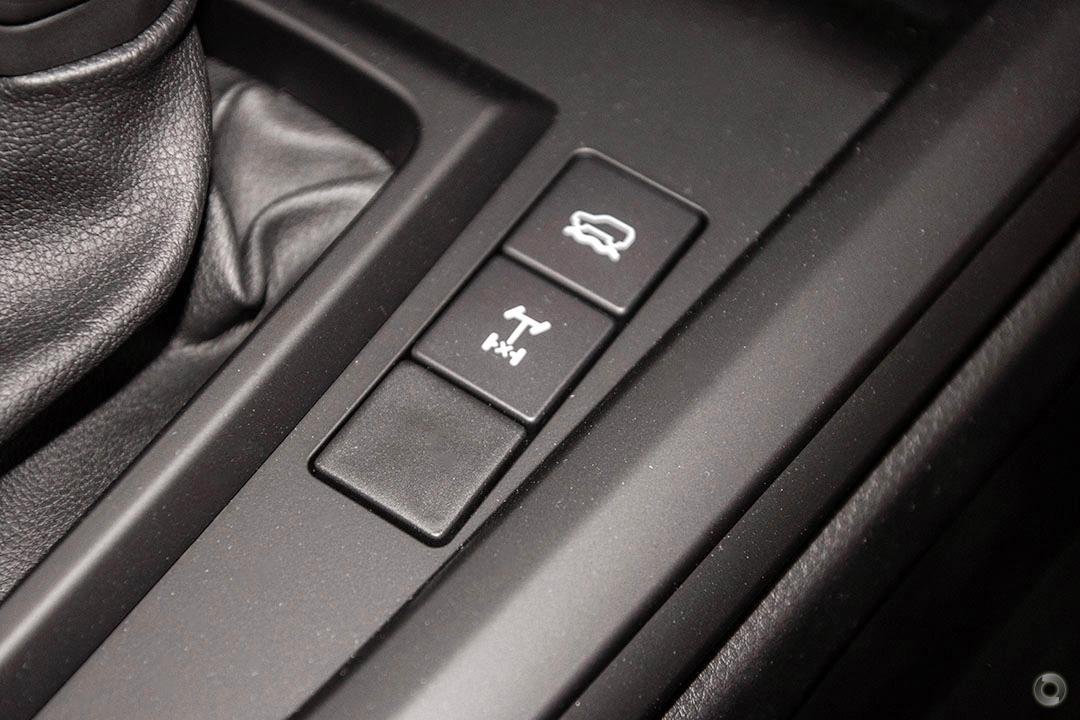 2026 Isuzu D-MAX SX MY25.5 4X4 Dual Range image 12