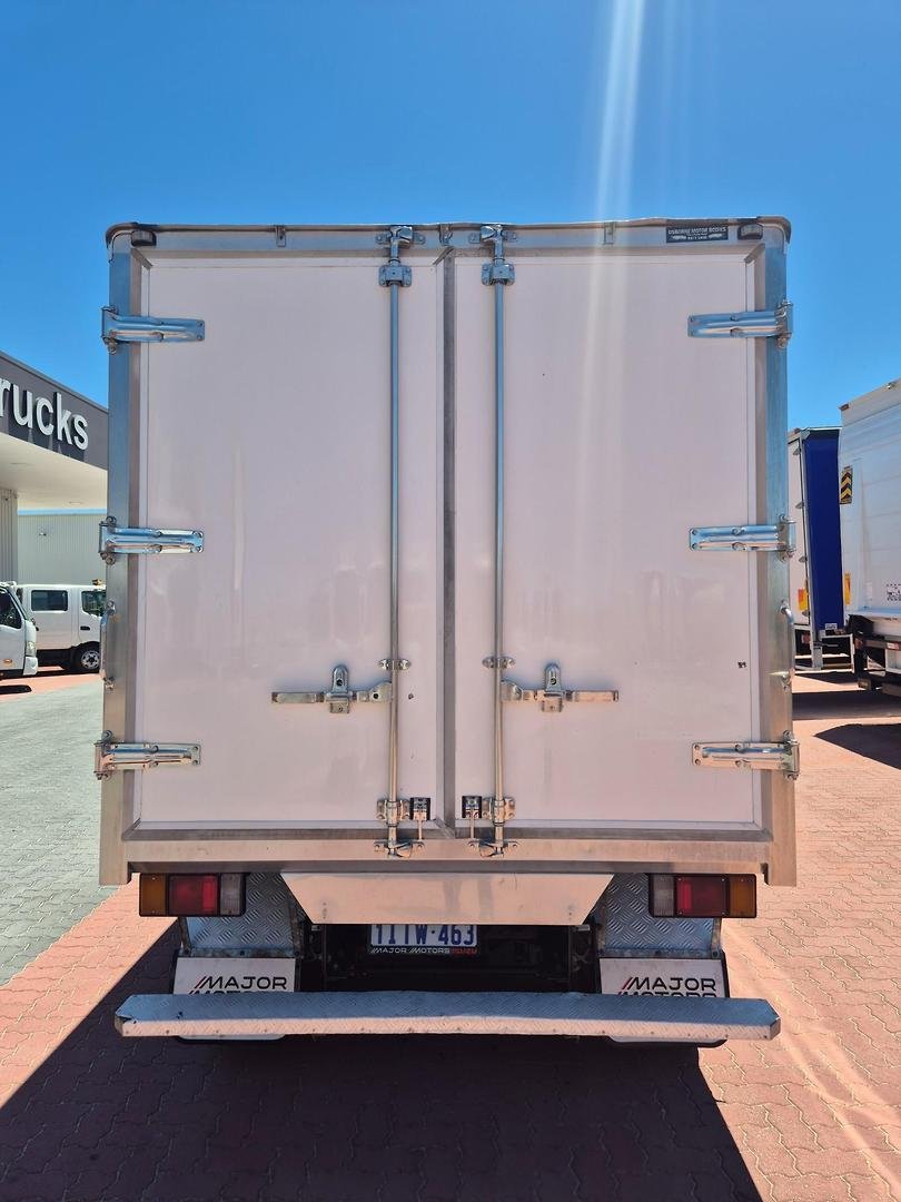 2011 Isuzu Nnr200 Car License 2 Pallet Fridge image 5