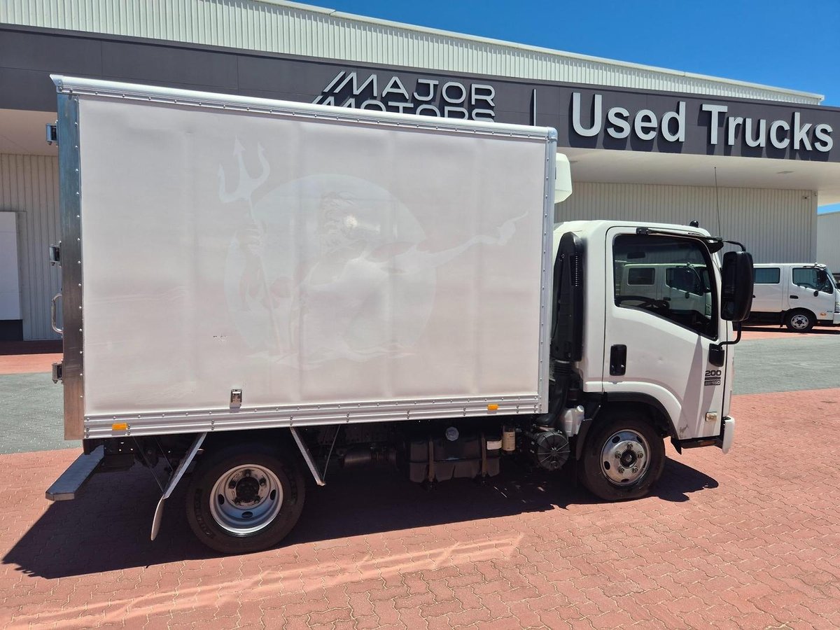 2011 Isuzu Nnr200 Car License 2 Pallet Fridge image 11