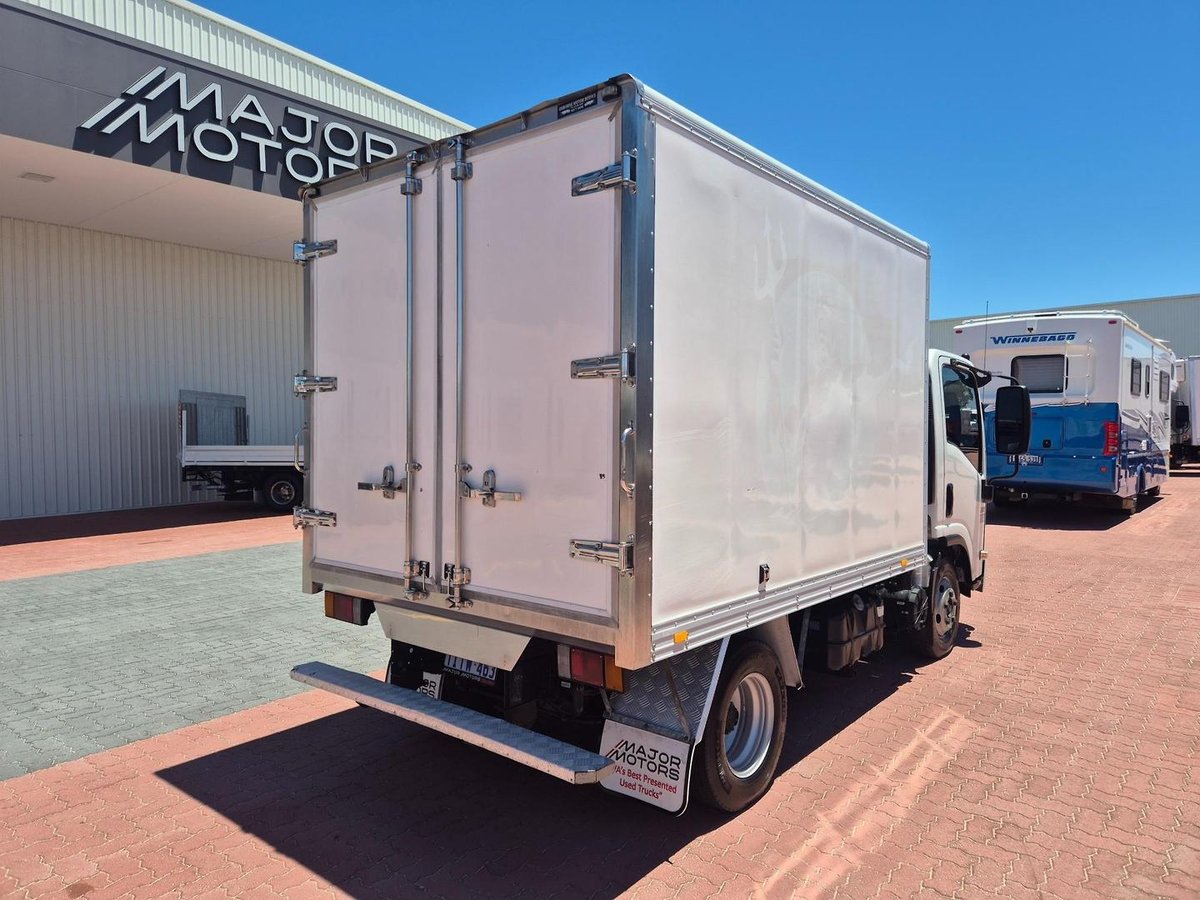 2011 Isuzu Nnr200 Car License 2 Pallet Fridge image 14