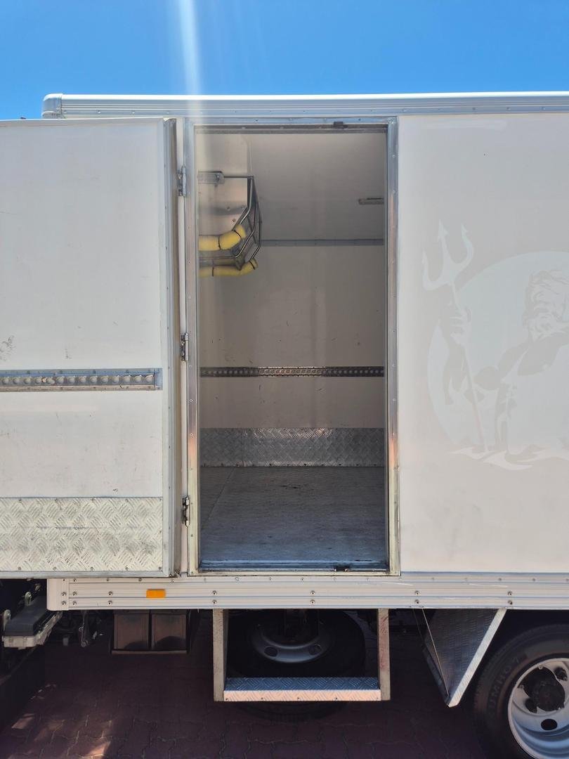 2011 Isuzu Nnr200 Car License 2 Pallet Fridge image 9